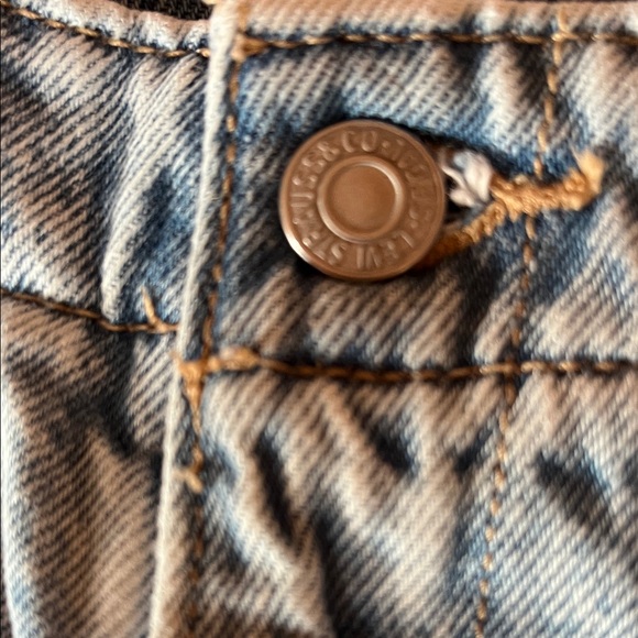 Levi's Denim Cargo Jean Shorts - Picture 8 of 11